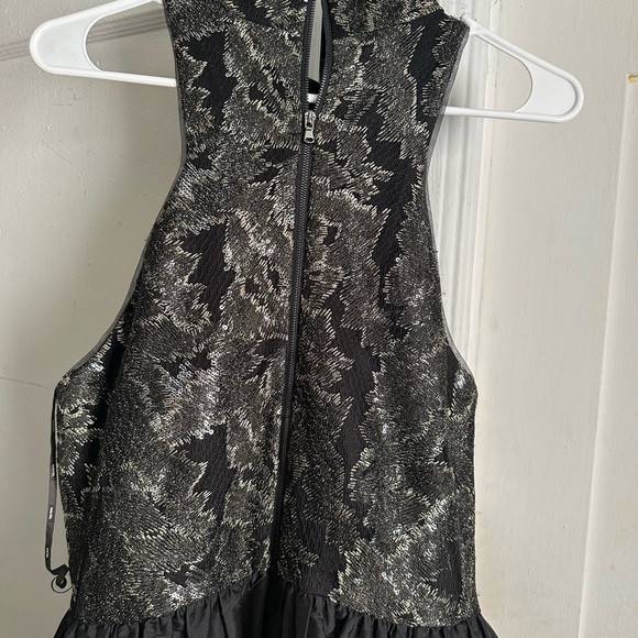 Vera Wang Women's Metallic Embroidered Mock Neck High Low Dress Size 14 - Picture 10 of 14